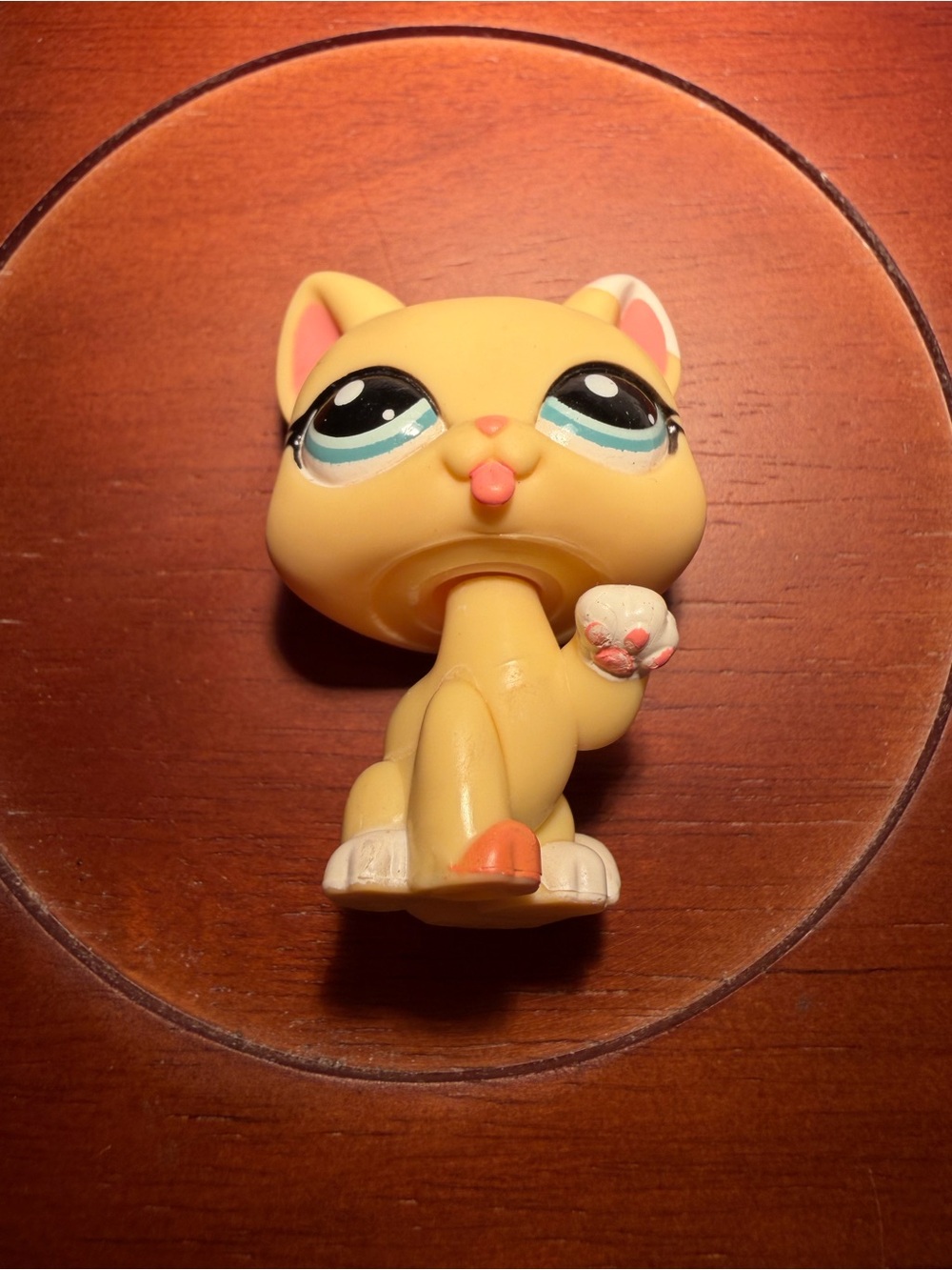 Littlest Pet Shop Licking Paw Cat #1821